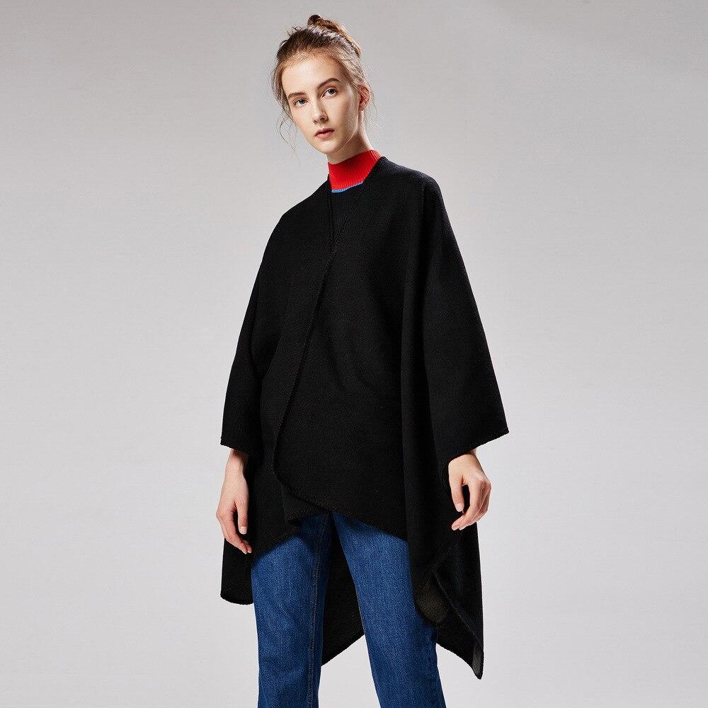 Poncho negro para mujer